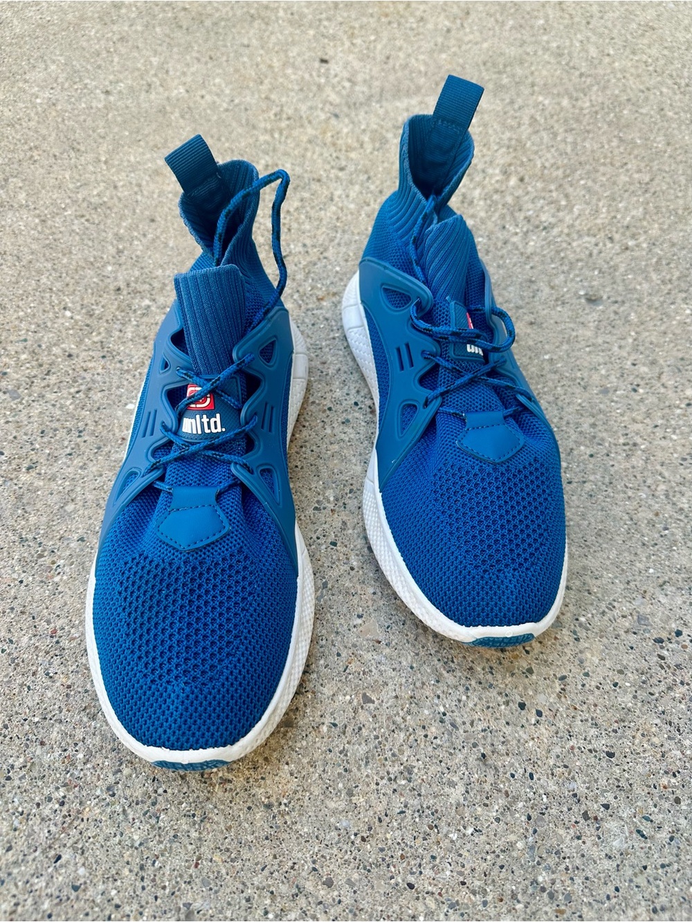 ECKO UNLTD. Blue & White Knit Upper Men’s Sneaker, Size 9
